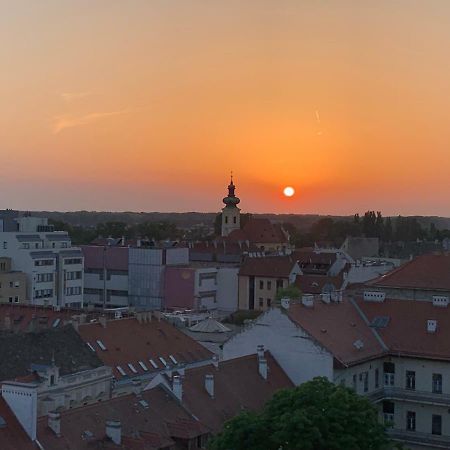 Origo Apartment Gyor Bagian luar foto