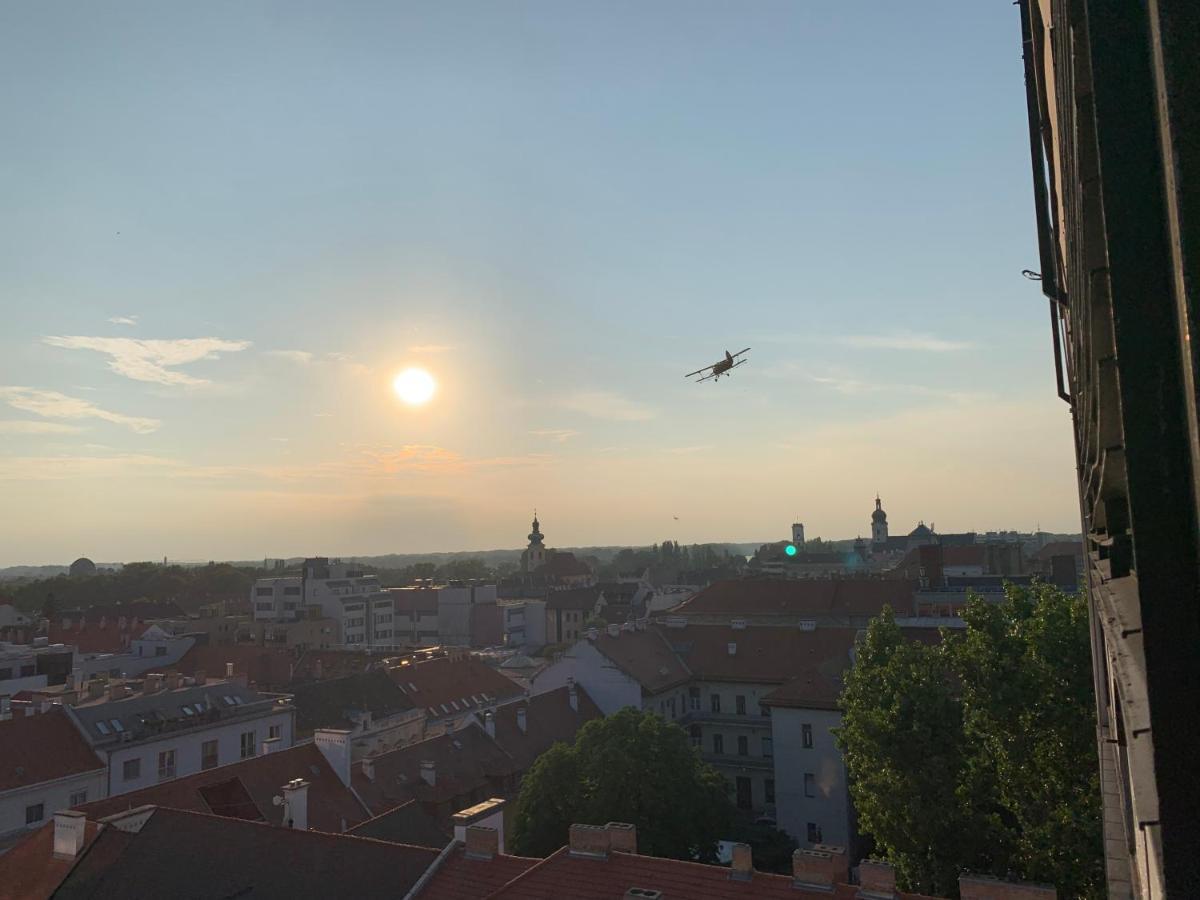 Origo Apartment Gyor Bagian luar foto