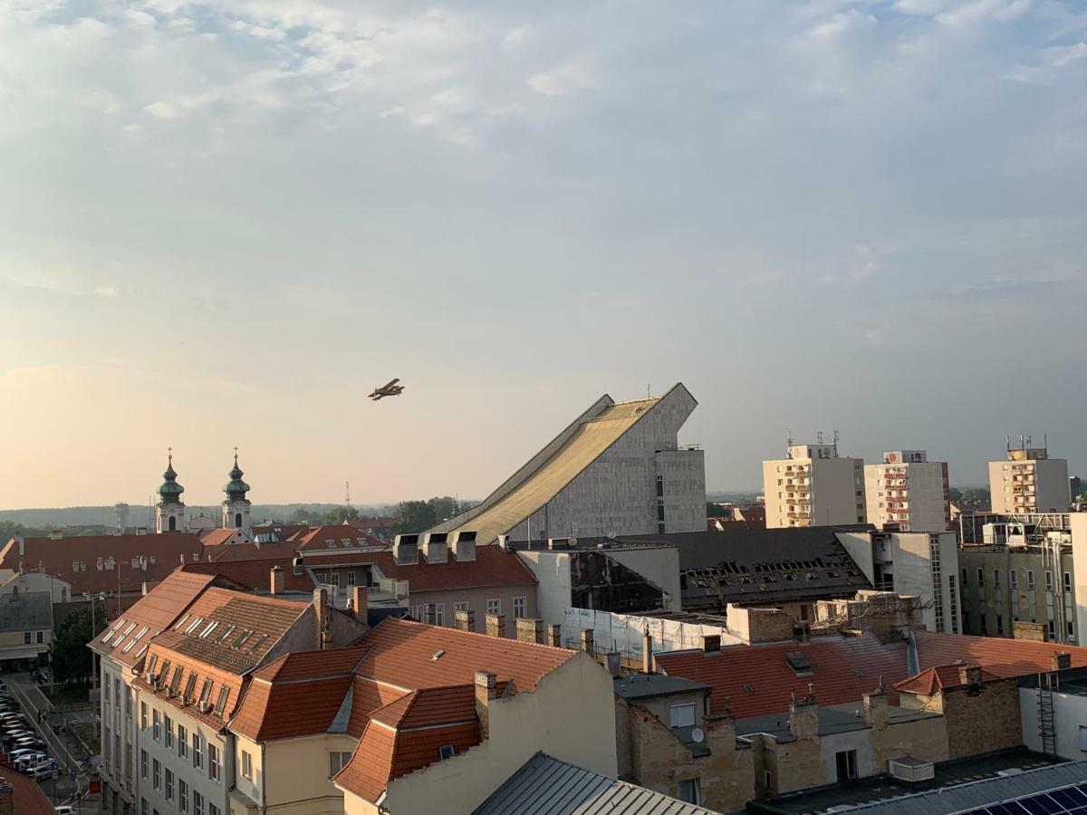 Origo Apartment Gyor Bagian luar foto