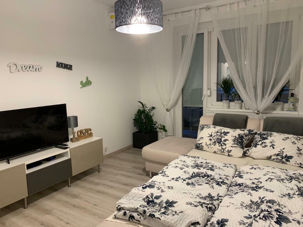 Origo Apartment Gyor Bagian luar foto