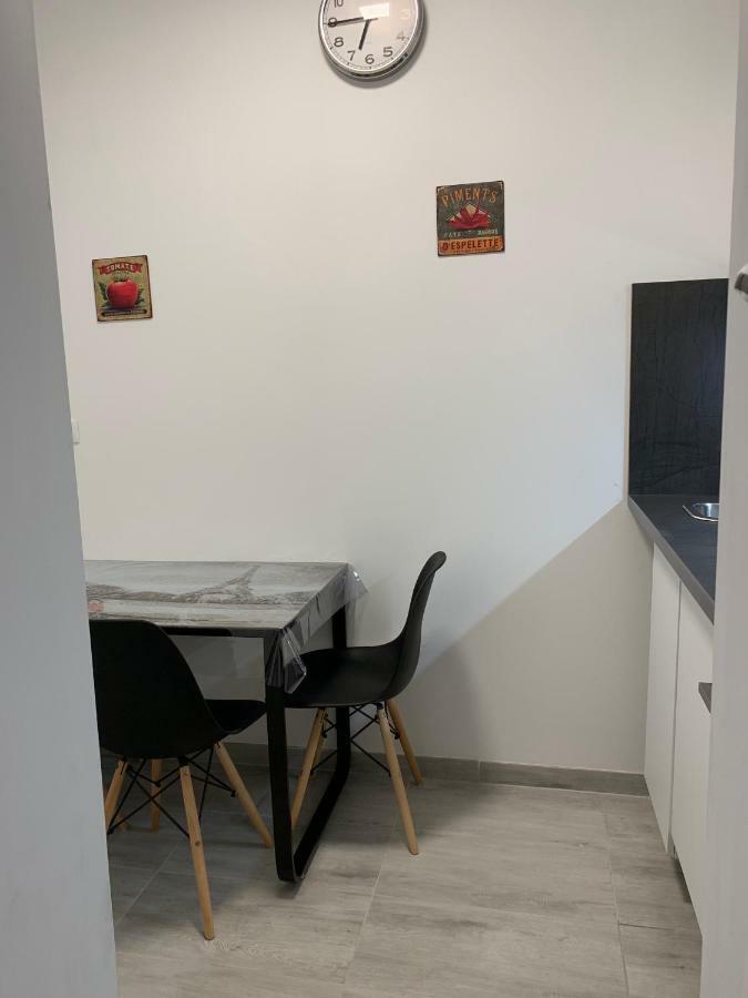 Origo Apartment Gyor Bagian luar foto