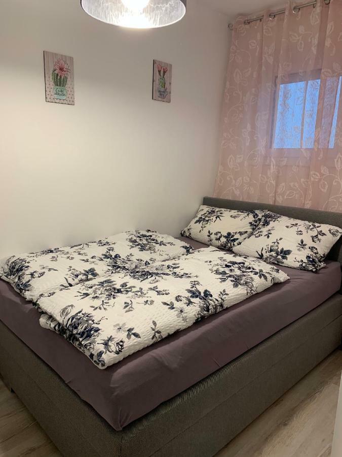 Origo Apartment Gyor Bagian luar foto
