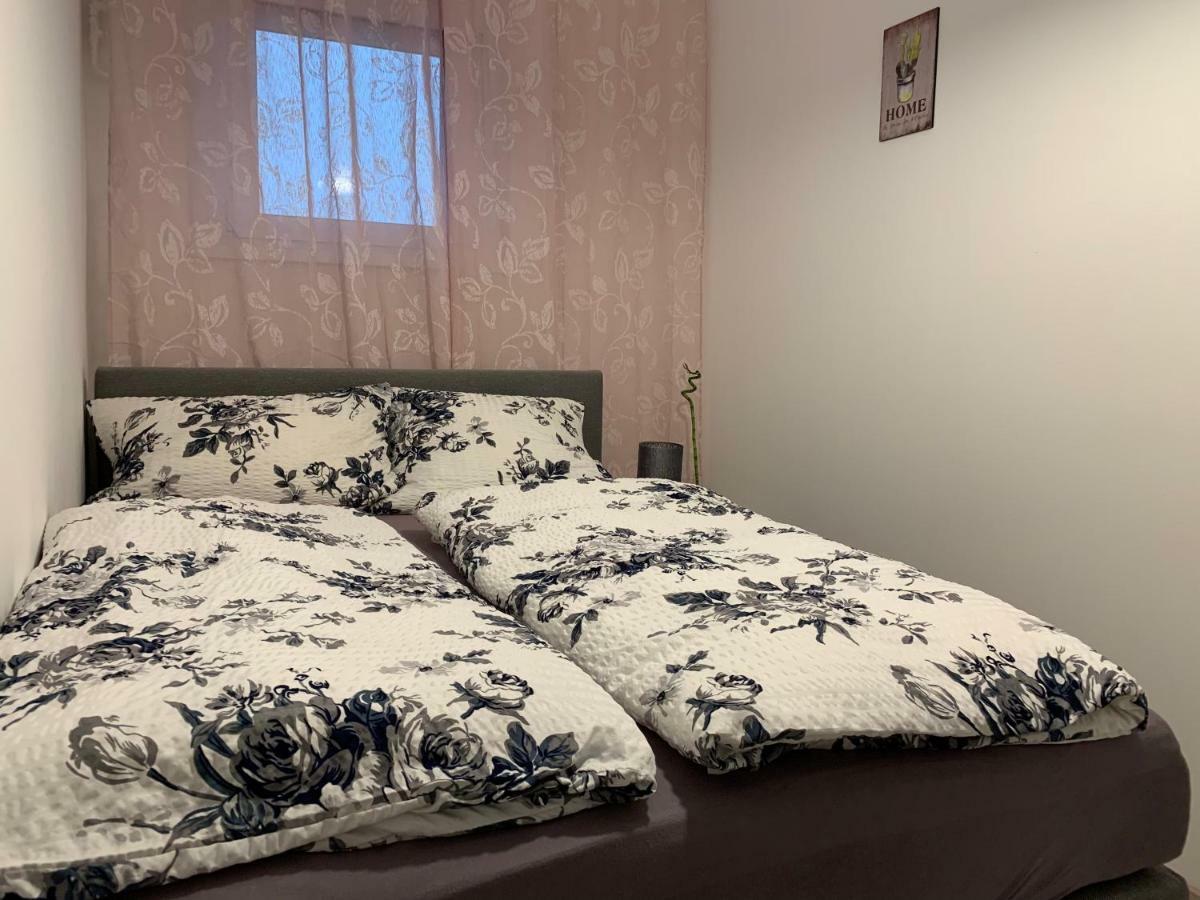 Origo Apartment Gyor Bagian luar foto