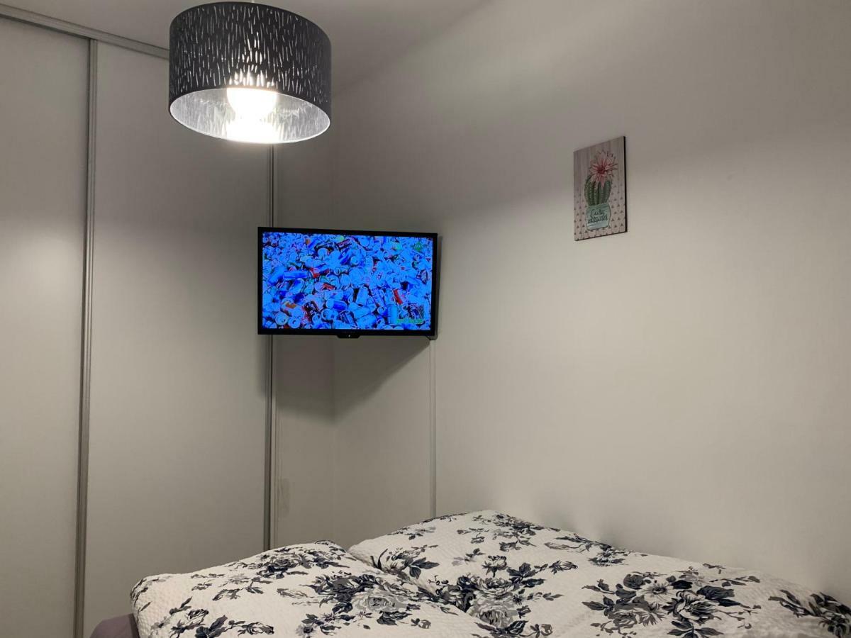 Origo Apartment Gyor Bagian luar foto