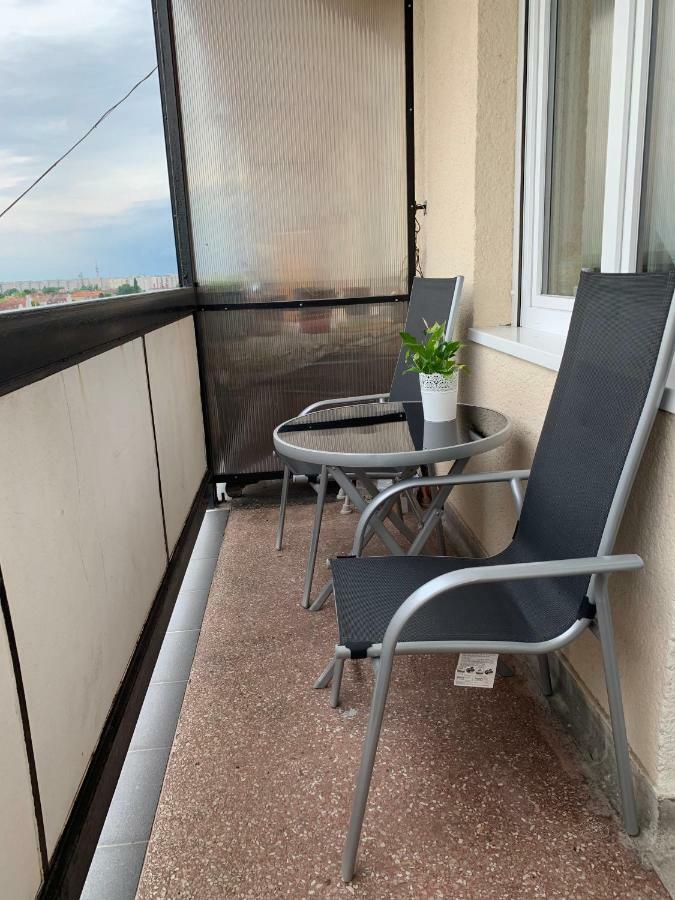 Origo Apartment Gyor Bagian luar foto