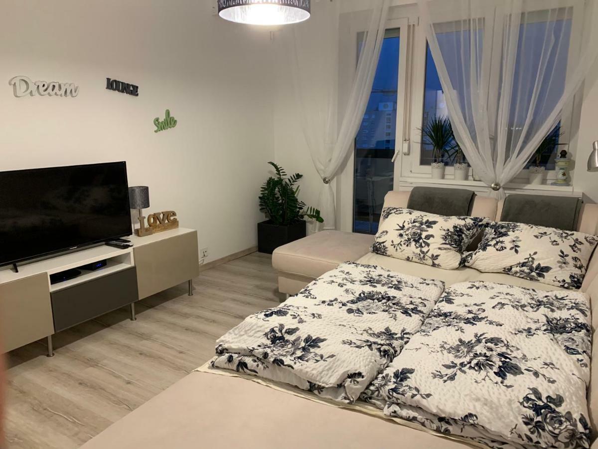 Origo Apartment Gyor Bagian luar foto