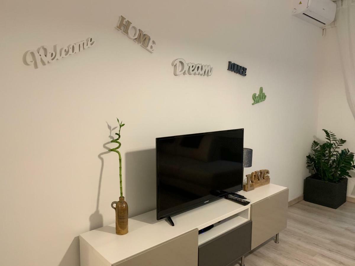Origo Apartment Gyor Bagian luar foto