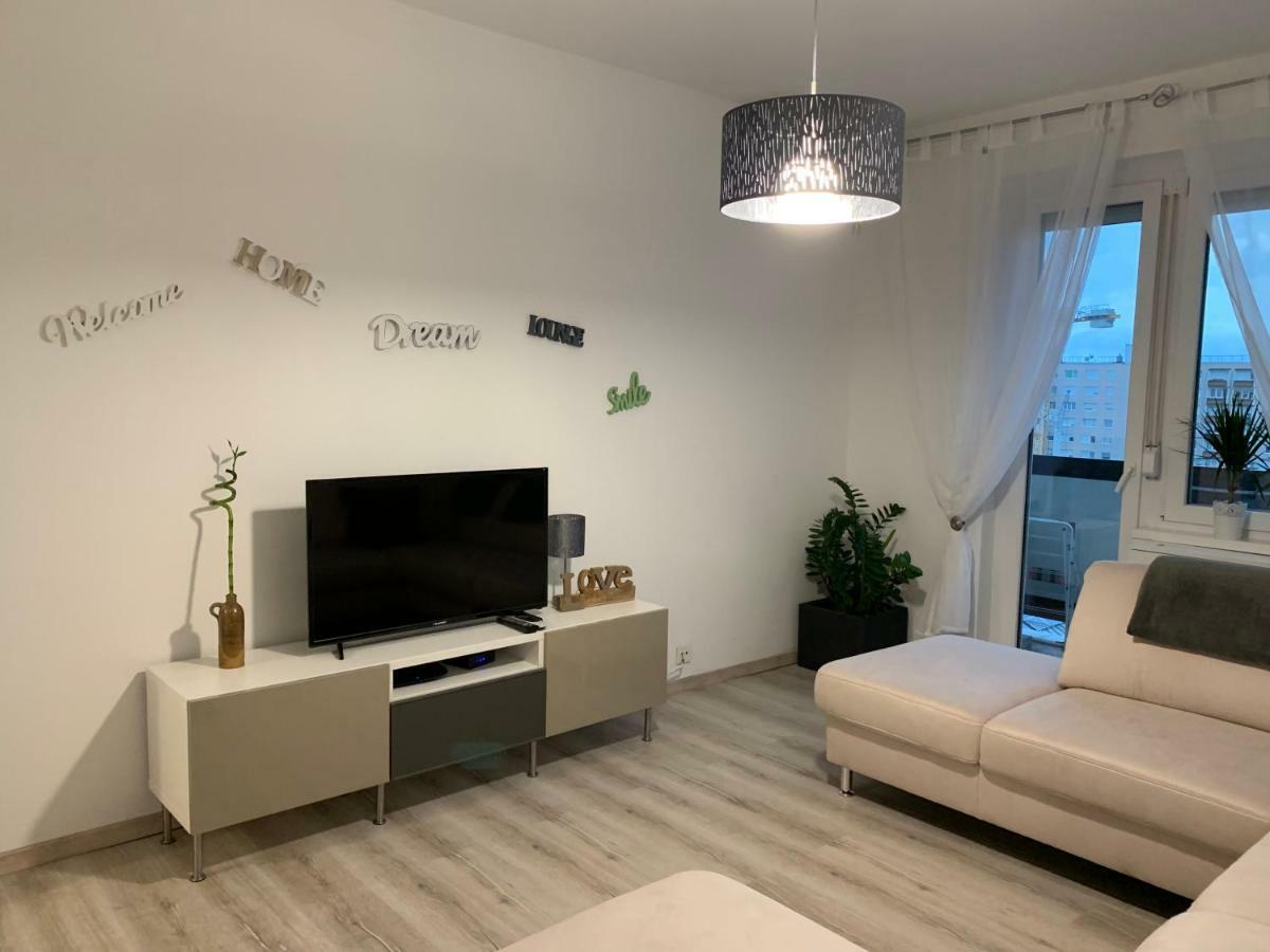 Origo Apartment Gyor Bagian luar foto